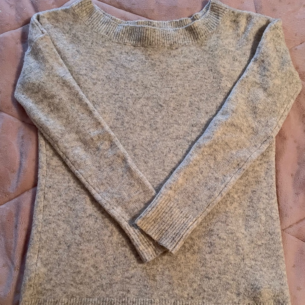 Marshall’s ~ French connection Woman’s XS light gray crewneck sweater